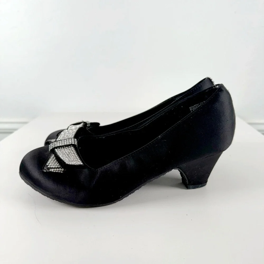 Kenneth Cole Reaction Dorothy Swirl Kids Size 4 Black Satin Rhinestone Bow Heels
